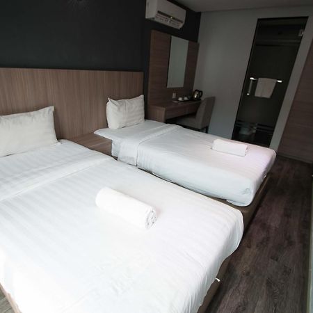 Hotel 99 Pusat Bandar Puchong Buitenkant foto
