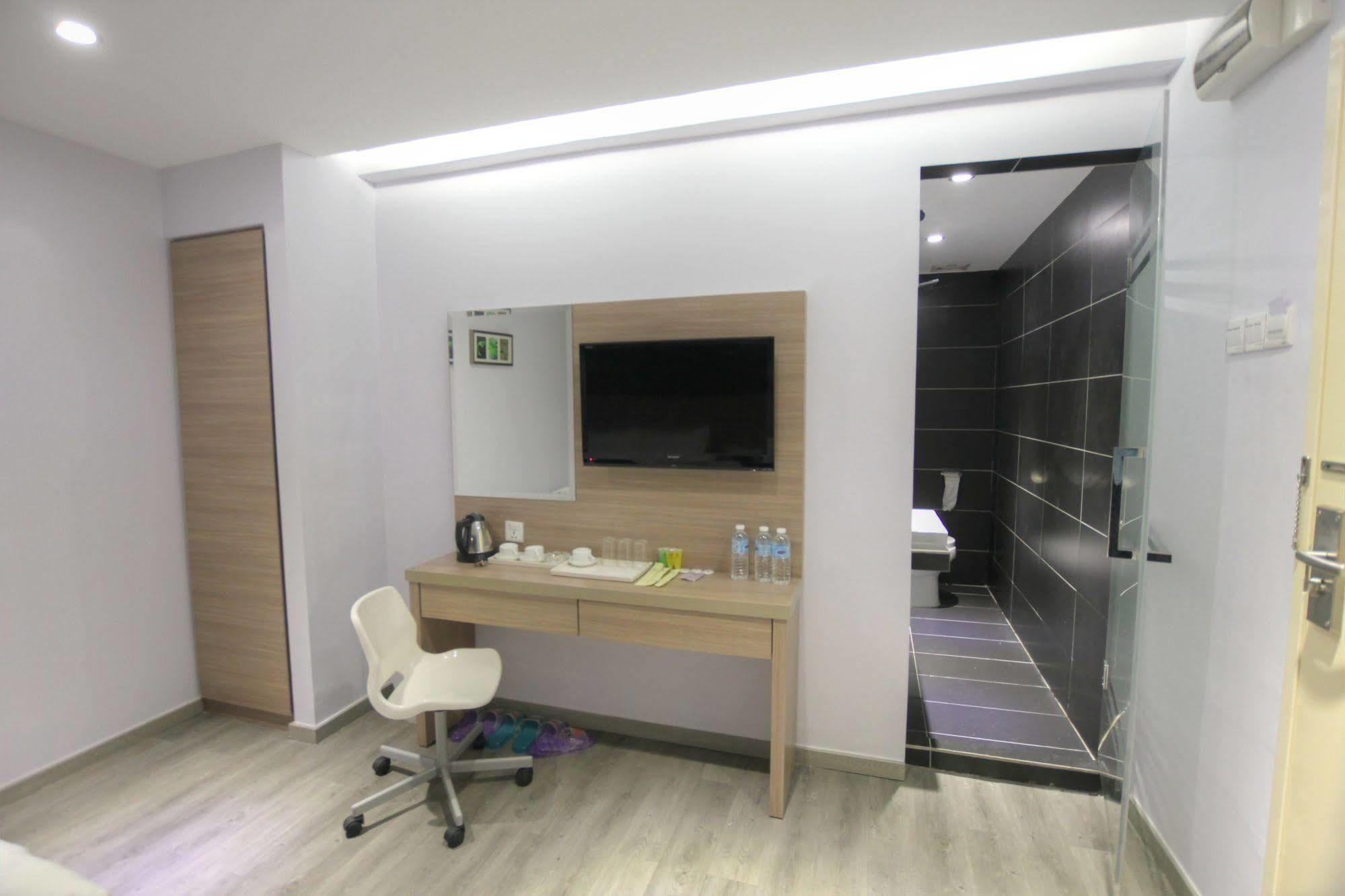 Hotel 99 Pusat Bandar Puchong Buitenkant foto