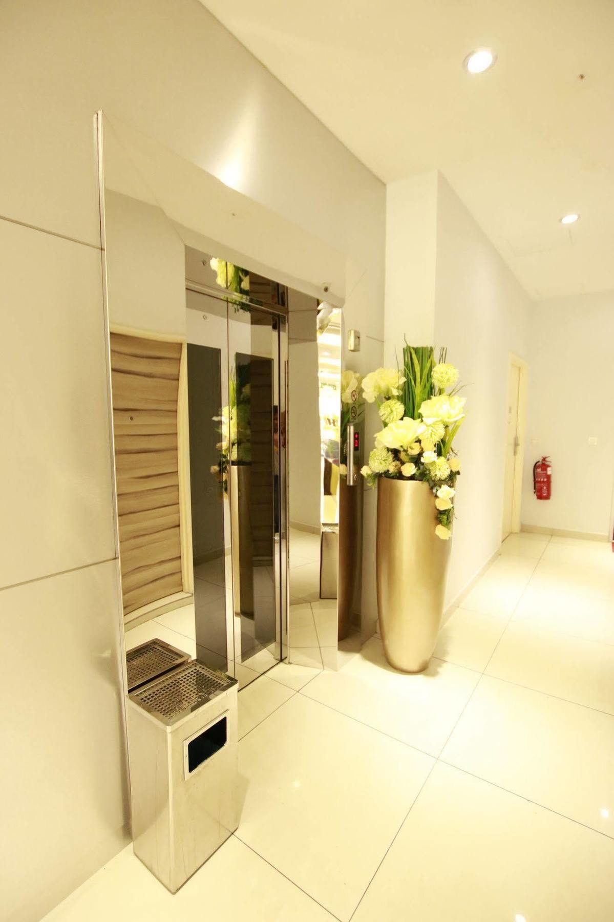 Hotel 99 Pusat Bandar Puchong Buitenkant foto
