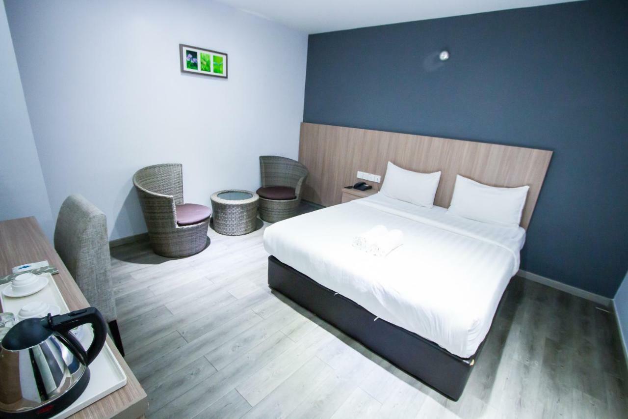 Hotel 99 Pusat Bandar Puchong Buitenkant foto